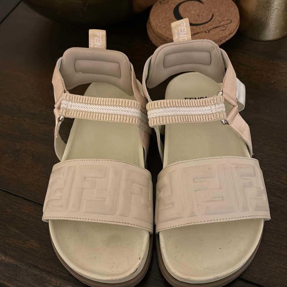 FENDI girls sandal size 32 in ivory and tan. Lightly worn.  no box available.
